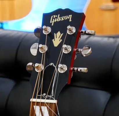 Gibson - Hummingbird Special Acoustic/Electric Guitar - Satin Vintage Cherry Sunburst 2